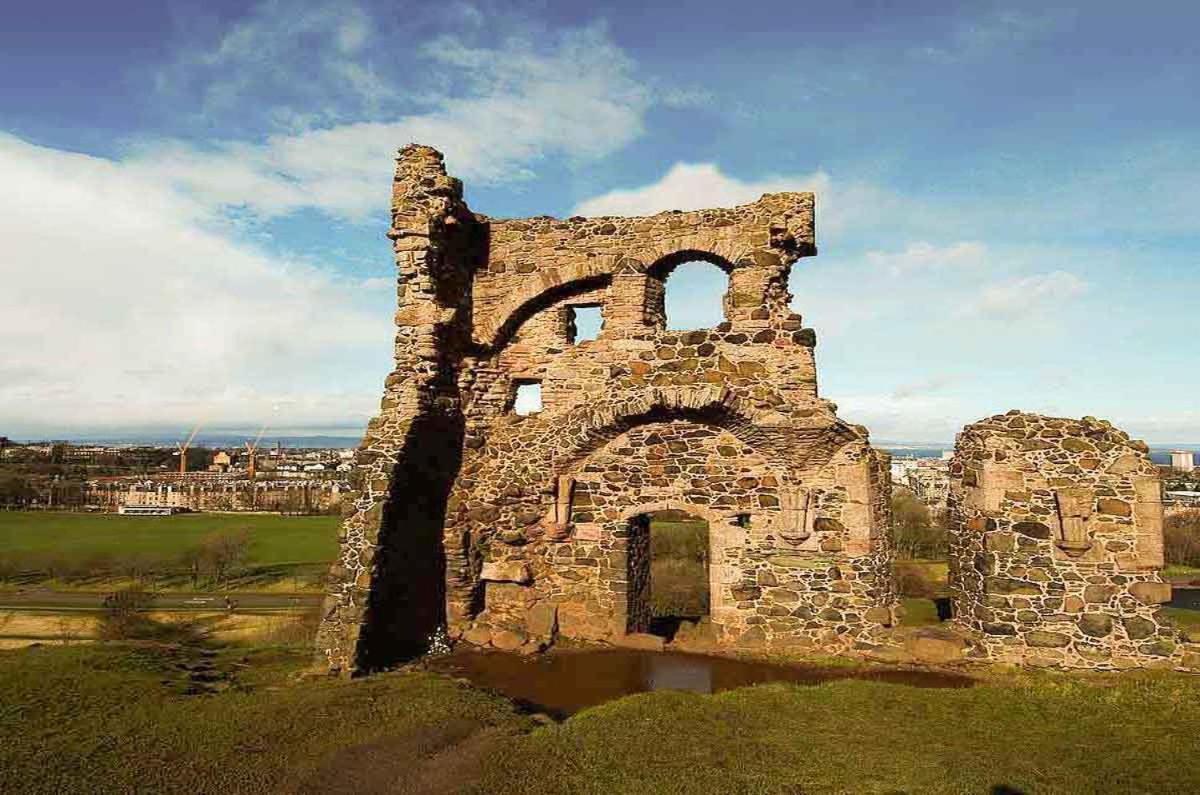 2 Bedrooms Flat Central Edinburgh, Sleeps 6, In The Shadow Of Holyrood Park And Arthur'S Seat With Free Parking, Two Bed Rooms Kültér fotó